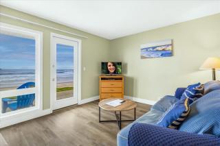 Oceanfront Studio - Ground Floor - King Bed - Easy Beach Access - Pool & Hot Tub - Lincoln City - 8