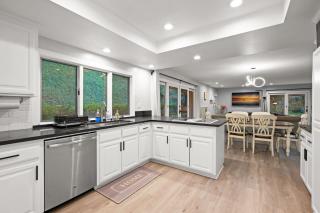 Serene Hilltop Oasis Above the City w Private Pool - 6