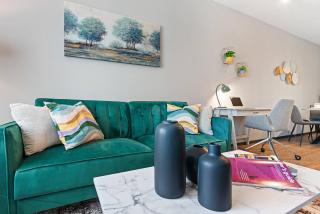 5-Star Comfort | Luxe 2BR w/ Pool, Gym & Parking - 7