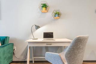 5-Star Comfort | Luxe 2BR w/ Pool, Gym & Parking - 1