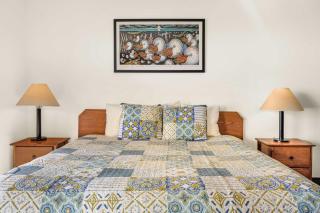 Oceanfront Condo - Beach Access - King Bed & Full Kitchen - Pool and Hot Tub - 4