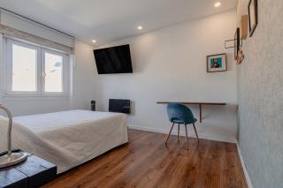 The Coolest Place near the airport! - 5