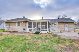 6 Mi to Dtwn Cozy Omaha Apt with Private Yard! - 8