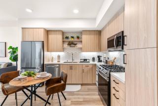 Fancy Irvine Apartment | Shopping + Dining - 4