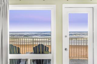 Ground Floor Queen Studio - Ocean View - Pool and Hot Tub - 6