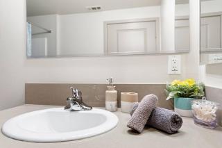 * Stylish Place In The Heart Of Orange County * - 9