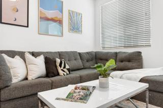 * Stylish Place In The Heart Of Orange County * - 1