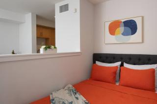 Coastal Luxe | Walk to Pier + Free Parking - 5