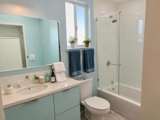 Stay in Style Hollywood Residences with Free Parking - 1