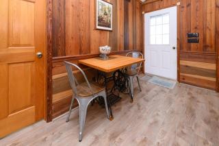 Jim N' Pink's Place - 1