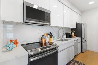 Laugh in the Lap of Luxury In SM * FREE Parking * - Los Angeles - 5