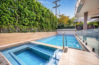 Ultra Luxe Estate With Pool and Stunning 360 LA Views - 9