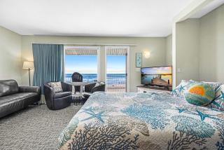 Oceanfront Family Suite - Full Kitchen - Beach Access - Pool & Hot Tub - 0