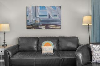 Oceanfront Family Suite - Full Kitchen - Beach Access - Pool & Hot Tub - 3