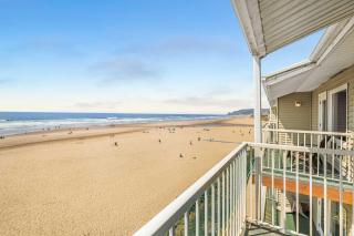 Oceanfront Family Suite - Full Kitchen - Beach Access - Pool & Hot Tub - 3