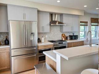 Stay in Style Hollywood Residences with Free Parking - 3