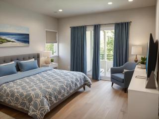 Stay in Style Hollywood Residences with Free Parking - 5