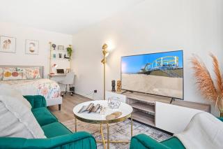 * Sand & Surf In The Heart Of Santa Monica * - 1