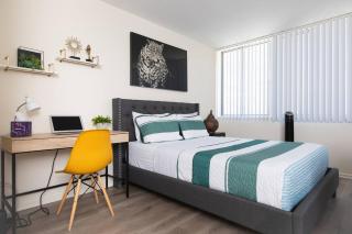 Wake Up to Waves – Beachside Bliss In Santa Monica - Los Angeles - 0