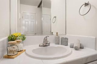 SoCal Luxurious Apt Steps To The Beach & Pier - 5