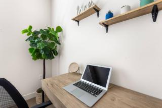 5 Star 1BR Apartment w/ Free Parking & Fast WiFi - 4