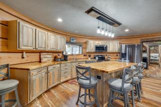 Mtn-View Retreat with Yard 4 Mi to Dtwn Lincoln - 6