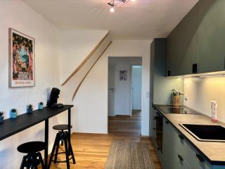 Oak floor meets city flair - 9