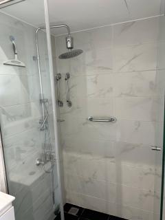 Peravi Suites At Embassy Gardens - 7