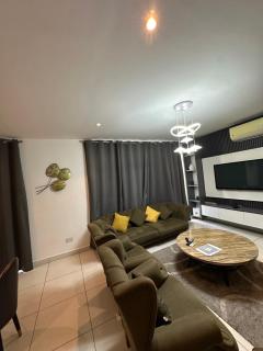 Peravi Suites At Embassy Gardens - 5