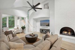 Wainscott Woods by Rove - Luxe 5BR Estate with Pool - 9