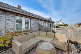 Walk to Beach and Dtwn Dining! Avalon Coastal Escape - 9