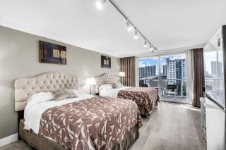 Beachfront Resort Studio with 2 Queen beds, Balcony & Pool - 9