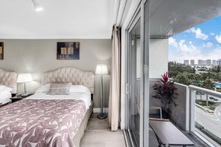 Beachfront Resort Studio with 2 Queen beds, Balcony & Pool - 2