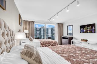 Beachfront Resort Studio with 2 Queen beds, Balcony & Pool - 1