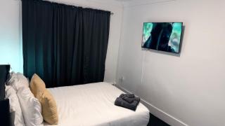 Bachi - Cozy 3BR Apt with Parking, Desk & Fast WiFi near Yale, Quinnipiac, SCSU & Hospitals - 6