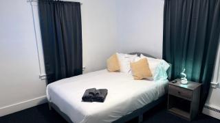 Bachi - Cozy 3BR Apt with Parking, Desk & Fast WiFi near Yale, Quinnipiac, SCSU & Hospitals - 2