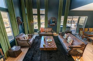 Western Mountain Getaway! Exquisite Meet Elegance! - 0