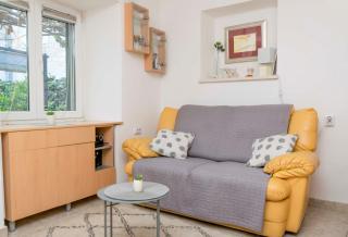 House Frane - 1