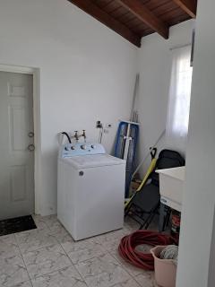 Lovely 3-bedroom house located near Oistins, close to beaches and Golf course - 3