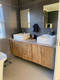 Chic & Sleek - Cape Town - 4