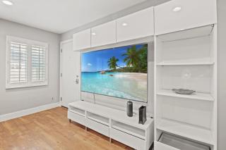 Modern 1BR • Steps to Venice Beach - 4