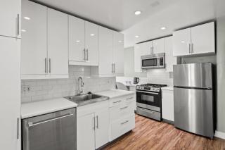 Modern 1BR • Stylish Stay Near Venice Beach - 8