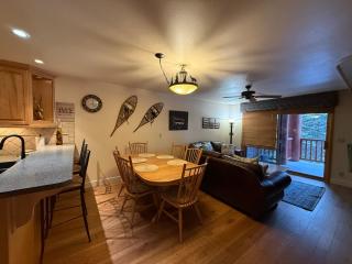 Ski In Out Snowflower 2BD Amazing Amenities - 9