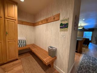 Ski In Out Snowflower 2BD Amazing Amenities - 8