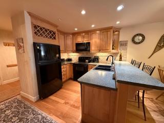 Ski In Out Snowflower 2BD Amazing Amenities - 3