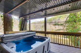 Hot Tub, Trails, Views! Little River Retreat - 0