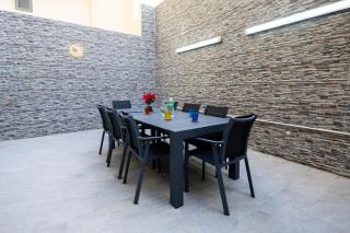 Modern, stylish & comfortable 3 bedroom apartment with jacuzzi, aquarium and private yard with barbeque - 6