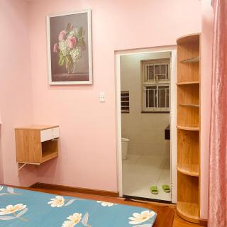 Bathtub & Big Closet Room - 6