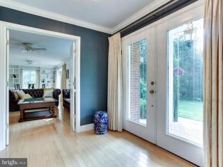 Charming 4 bedroom House - 4