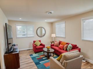 Stay in Style Hollywood Residences with Free Parking - 0